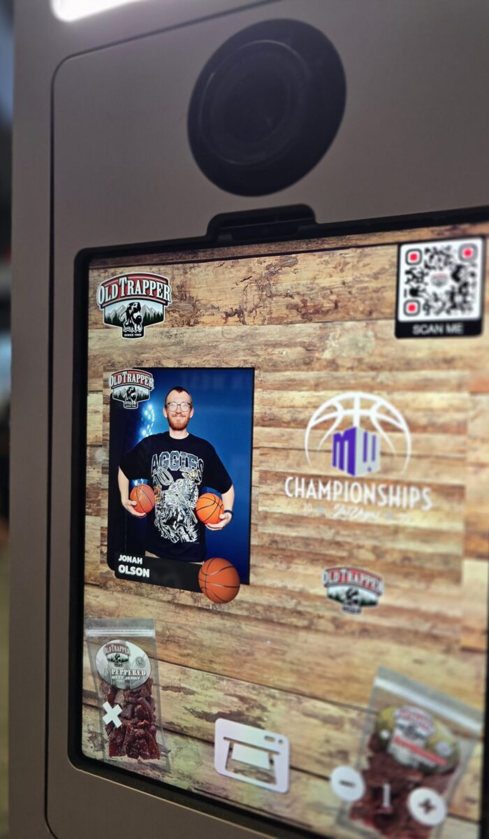 Photoboot-screen-1 Custom trading card Photo Booth screen showing a guy holding two basket balls.