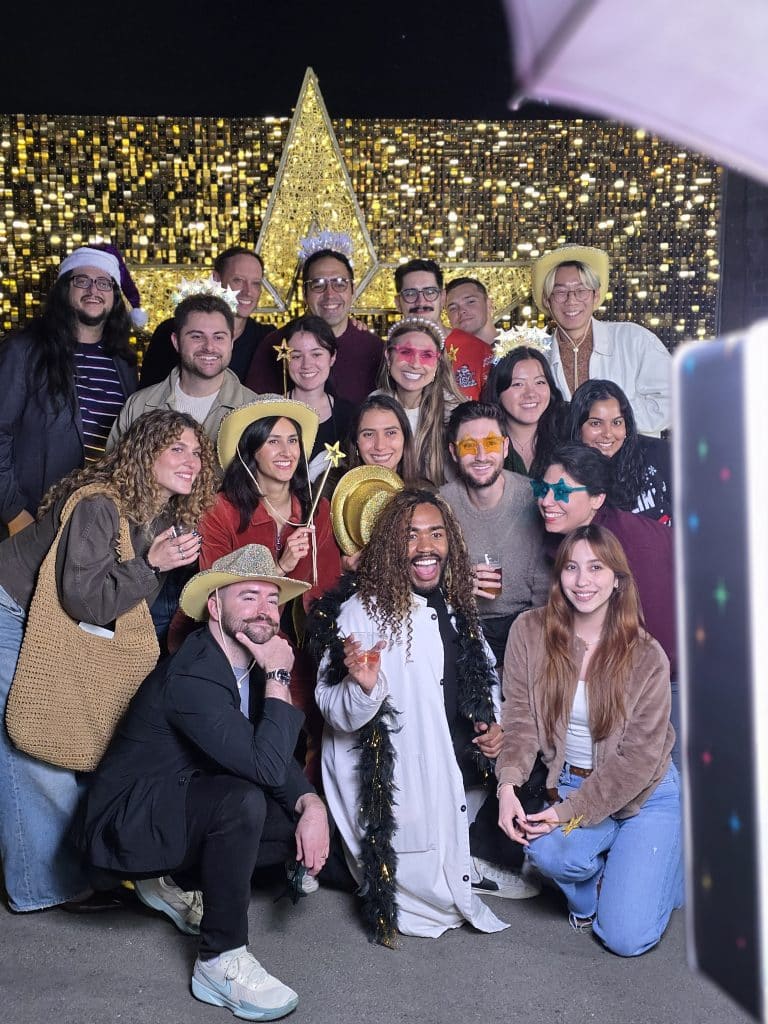 Large group of people in fron of the photo booth