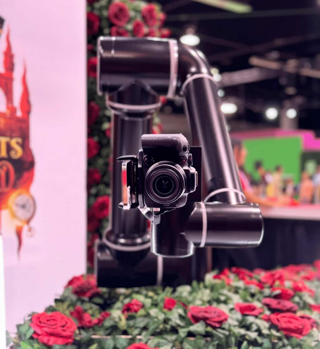 Glambot camera sorounded by roses at the Disney Descendant Expo