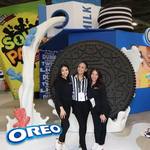 GIF photo of three ladies posing at the Sweets and snacks expo 2026